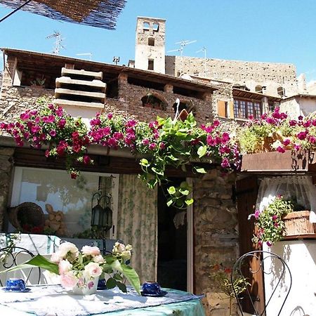 Le Petit Chateau Bed & Breakfast Dolceacqua Dış mekan fotoğraf