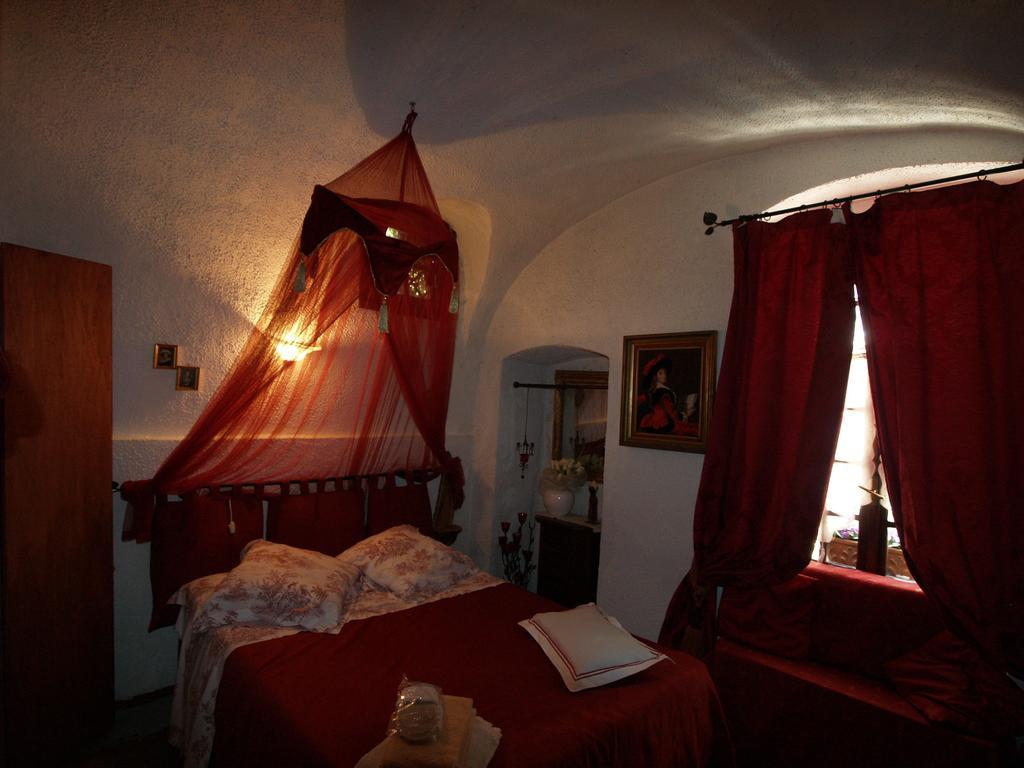 Le Petit Chateau Bed & Breakfast Dolceacqua Oda fotoğraf