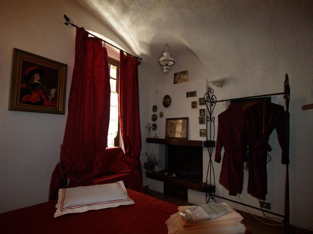 Le Petit Chateau Bed & Breakfast Dolceacqua Oda fotoğraf