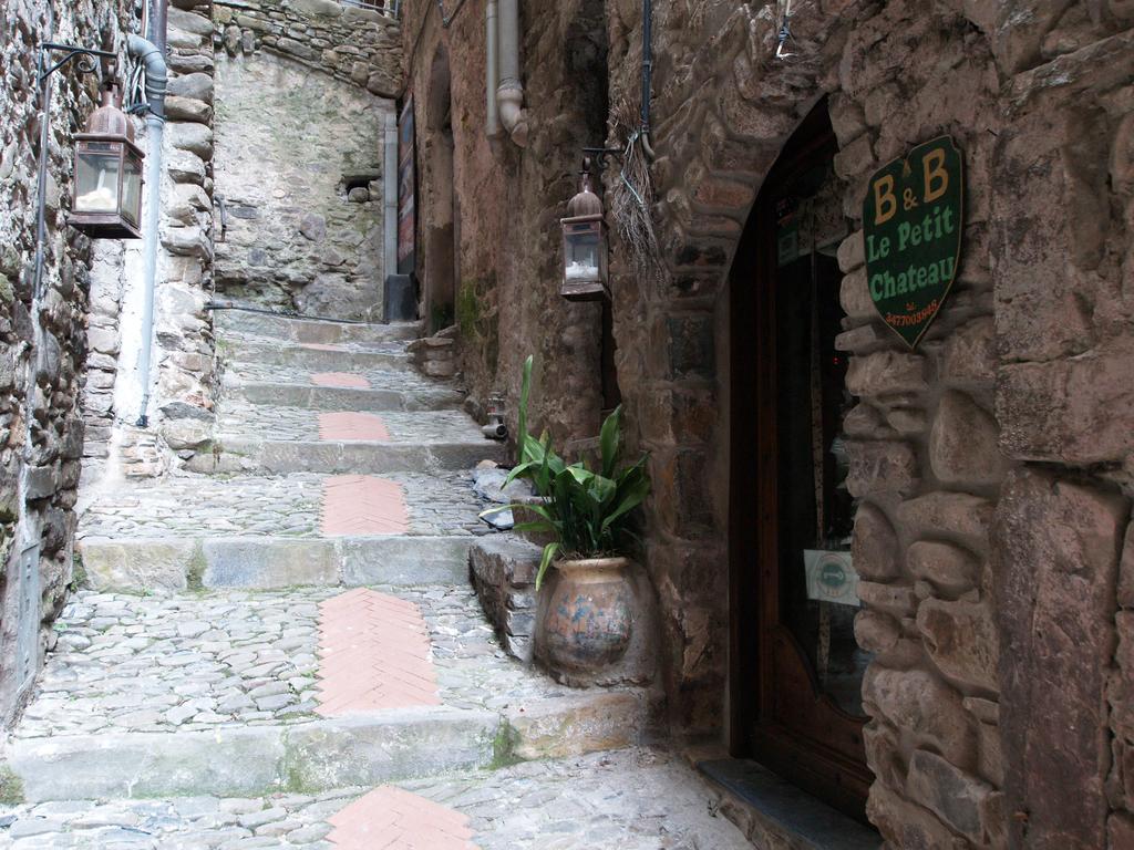 Le Petit Chateau Bed & Breakfast Dolceacqua Dış mekan fotoğraf