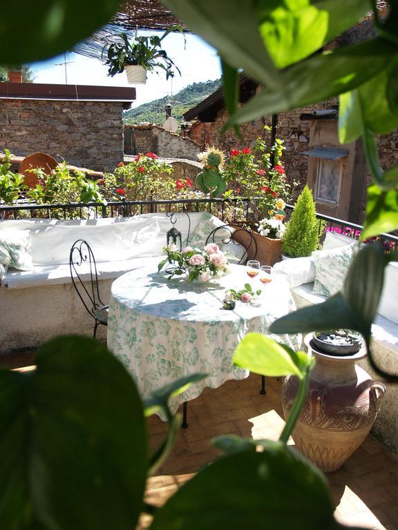 Le Petit Chateau Bed & Breakfast Dolceacqua Dış mekan fotoğraf