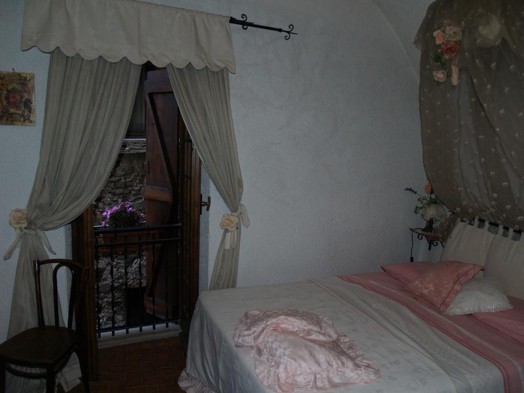 Le Petit Chateau Bed & Breakfast Dolceacqua Oda fotoğraf