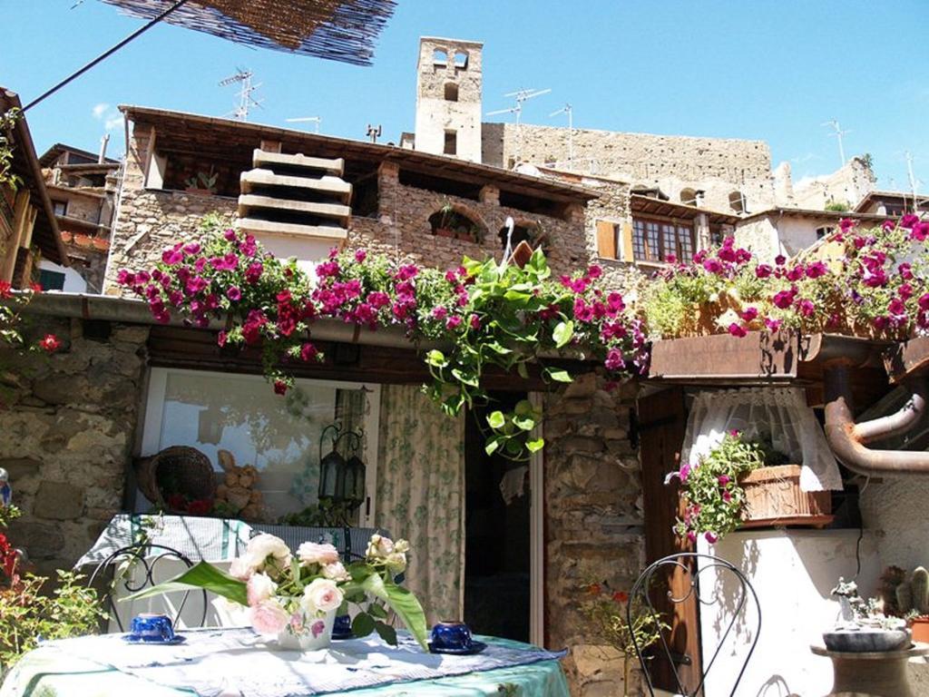 Le Petit Chateau Bed & Breakfast Dolceacqua Dış mekan fotoğraf