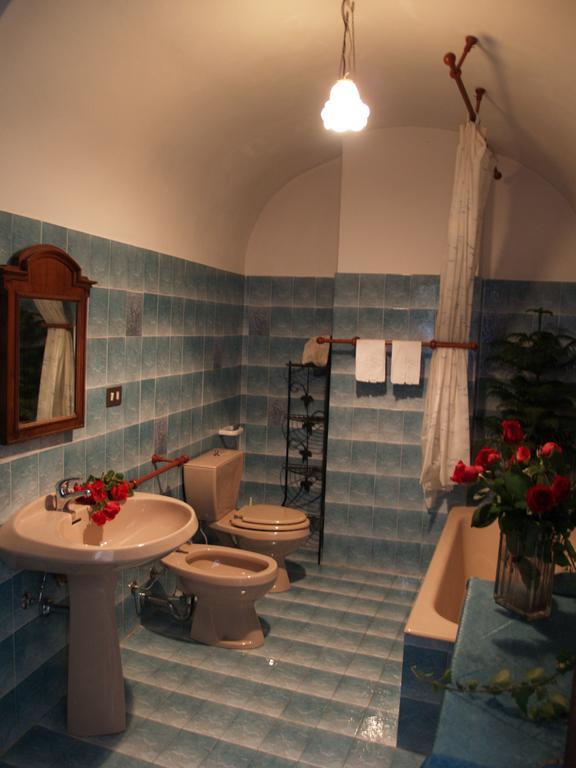 Le Petit Chateau Bed & Breakfast Dolceacqua Oda fotoğraf